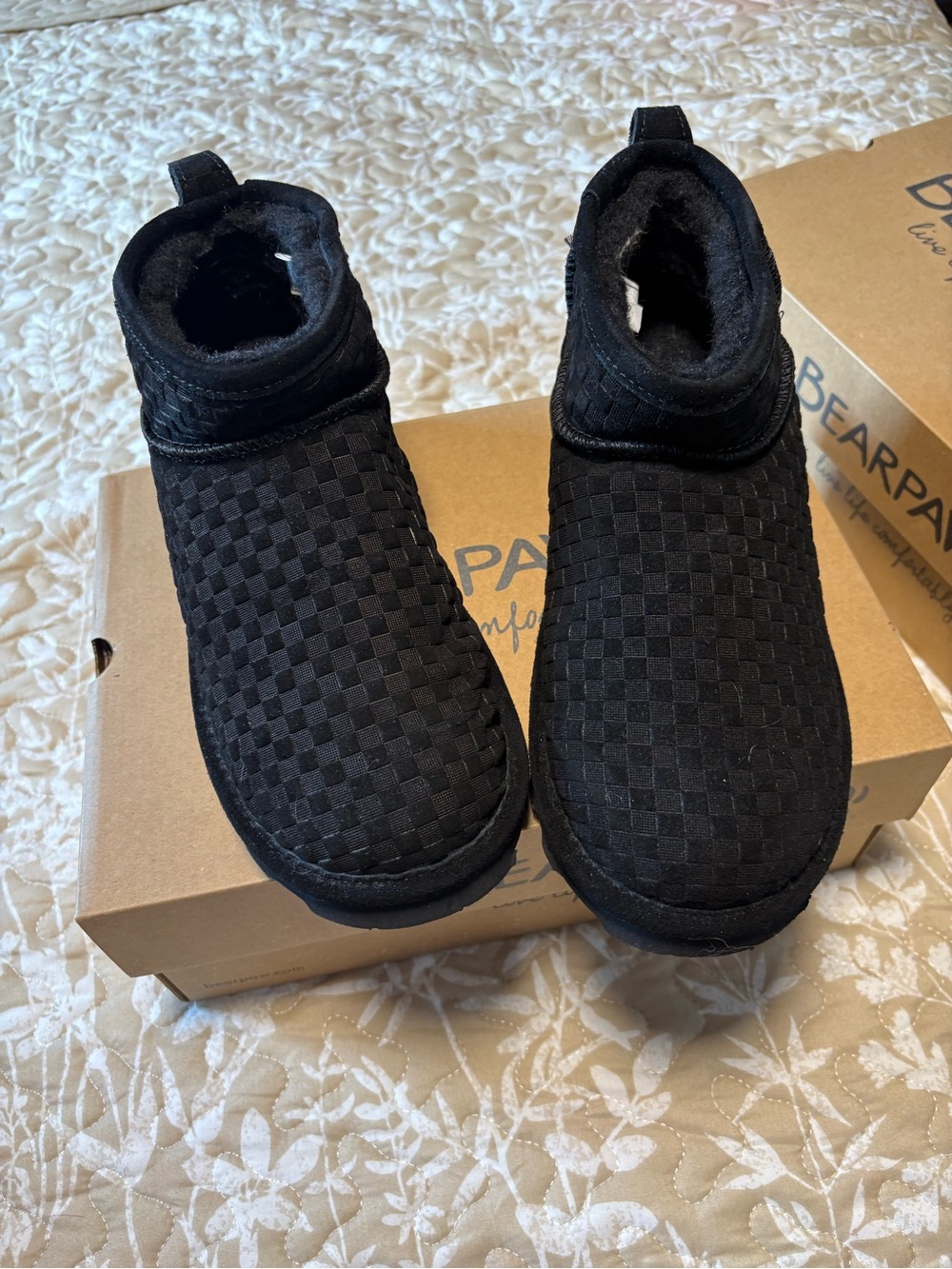 Bearpaw Women’s Black Cozy Slip-On Booties